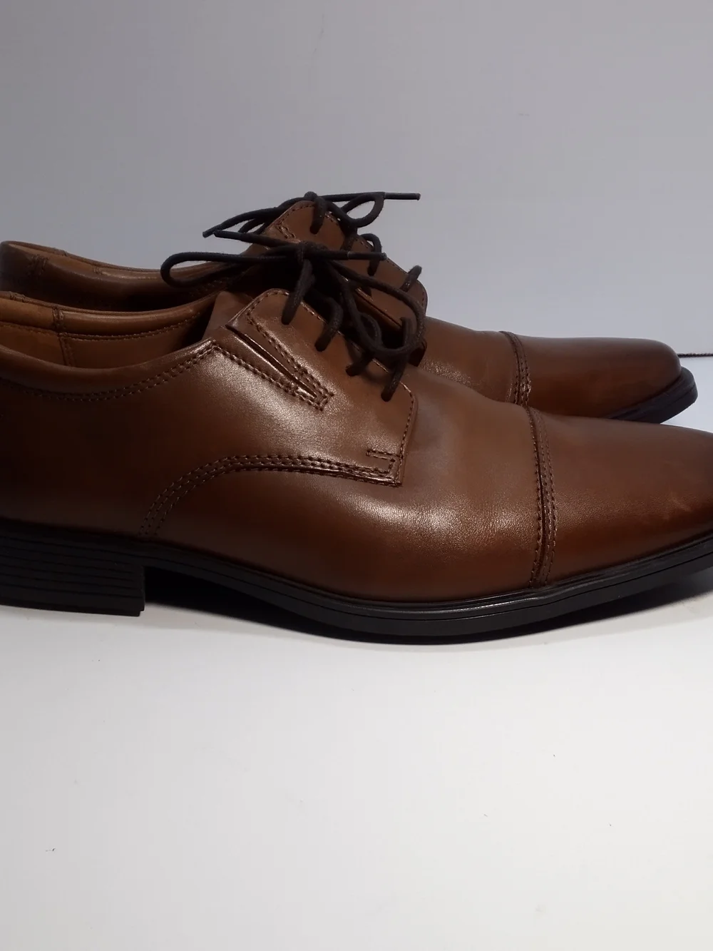Clarks tan brown